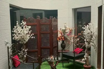 Image de Luxurious 2-bedroom ground portion in heart of Dha