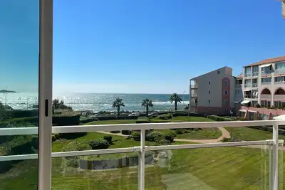 Image de Appartement dans un domaine arboré à 5 minutes à pied des plages et commerces
