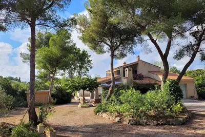 Image de Villa au milieu des pins dans le domaine de Port d'Alon