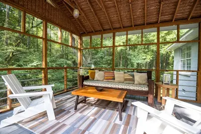 Image de Edge of the Woods | 4 Bed, 2 Bath