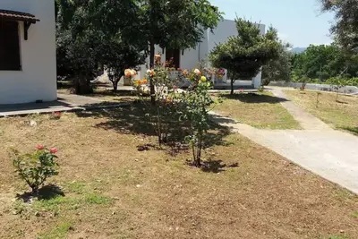 Image de Appartement 'Μaria's House 1' avec terrasse privée, jardin partagé et climatisation