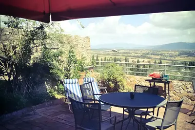 Image de Characteristic apartment with terrace on the walls of Lucignano