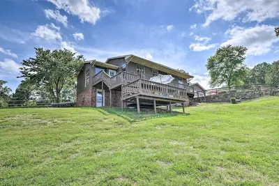 Image de 'Angler's Ridge' Waterfront Family Getaway!