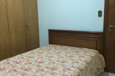 Image de Building in front of Praia do Gonzaga in Santos, between channels 2 and 3.