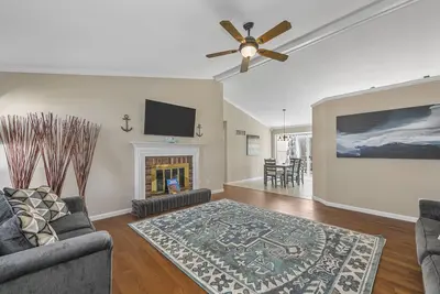 Image de O'Fallon Edge Oasis- 4bd/3bt, Wooded Backyard, Office, Great Family Getaway