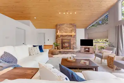 Image de Beautiful Large 5bed 4bath Lake house in Bancroft!