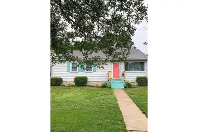 Image de 3 blocks from the beach! ! ! 3 Br w/ fenced backyard