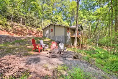 Image de Pet-Friendly Otto Mountain Cabin w/ Fireplace!