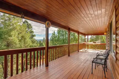 Image de Alton Cabin w/ Deck ~ 2 Mi to Dixie Nat'l Forest!