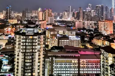 Image de Pwtc & 50m to Titiwangsa Monorial Station 10 mints to Klcc 8 pax