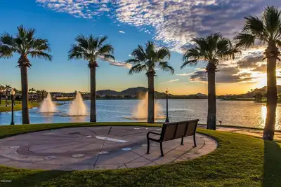 Image de Snowbirds & Sports Fans -- Your Immaculate Desert Oasis Awaits