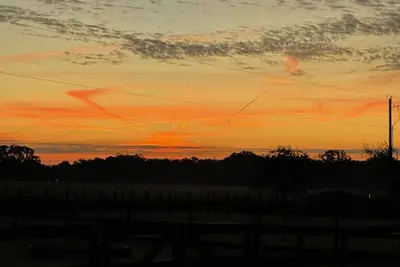 Image de 10 miles from Kyle Field! Beautiful home on acreage