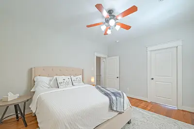 Image de Beautiful home in the Heights. 5 minutes to Memorial Park, Galleria and Downtown