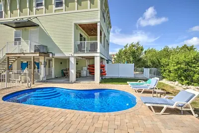 Image de Pool, Dockage, Walk to Sombrero Beach, Kayaks, 4 Br, Fish Cleaning Station