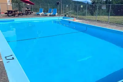 Image de Hemlock Haven | Ski-in/out, Hot tub, Sauna, Pool, Wi-Fi, Bbq, Games Room, 2Queen