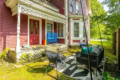 Image de Raspberry Inn · Classic Riverfront Home-Mins to Woodstock & Skiing