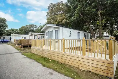 Image de Beautiful caravan with decking at Azure Seas in Suffolk, sleeps 6 ref 32004az