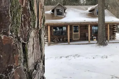 Image de Cora's Main Log Cabin