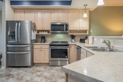 Image de Walk-In 2br Golf Condo • Sunroom + Whirlpool Tub • Indoor Pool