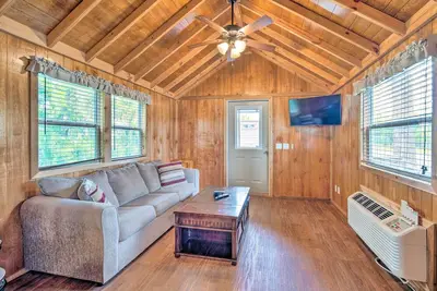 Image de Welcoming Home: Unit 6, On-Site River Access!