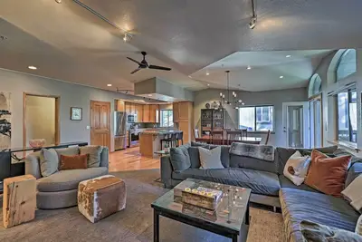 Image de Walk to Main St: Frisco Condo w/ Furnished Deck