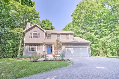 Image de 2 Mi to Dtwn! Beulah Family Home w/ Fireplace