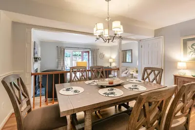 Image de Gather, Relax & Explore — Townhome 1 Block from State Capitol Building with Backyard & Parking