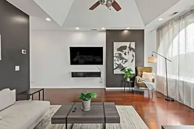 Image de Penthouse, Lux stay near Downtown, McComick & Lake