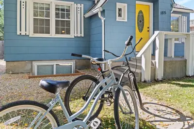 Image de Dog Friendly Charmer! Ideal Spot to Explore via Bikes(2) to Downtown, Greenbelt, River & Hyde Park!