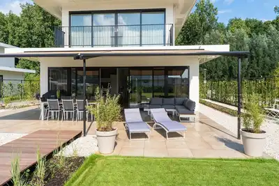 Image de Villa sur l'eau de luxe à Harderwold avec jetée
