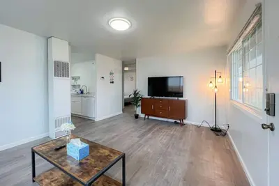 Image de 1801 Renton · Adorable 2b1b Suite in Renton