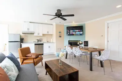 Image de 4429 upper B · Gorgeous 3br suite near airport & Seattle-Unit B