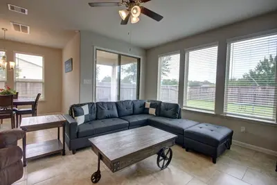 Image de Fully Furnished 3-Bedroom Townhouse With Backyard ~ Double Story (Pet Friendly! )