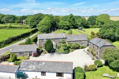 Image de The Owl - sleeps 4 guests in 2 bedrooms. A cosy 2 storey traditional character cottage, with oak be