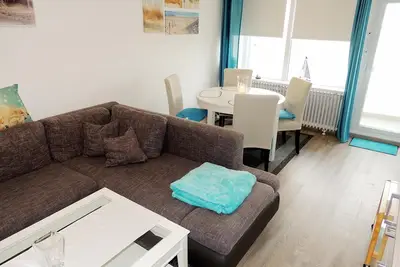 Image de This newly renovated apartment on the fourth floor to the west side looks forward to