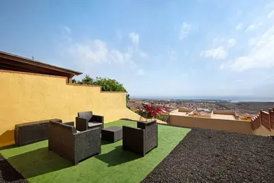Image de Maison de vacances \"My Favorite Home\" avec vue sur la mer, jardin et Wi-Fi.