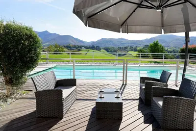 Image de Villa D'architecte d'Urrugne avec vue sur la montagne, piscine privée et Wi-Fi