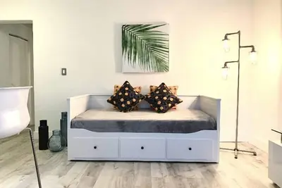 Image de The Grove 9     10 Min From The Beach In the heart of Coconut Grove and CocoWalk