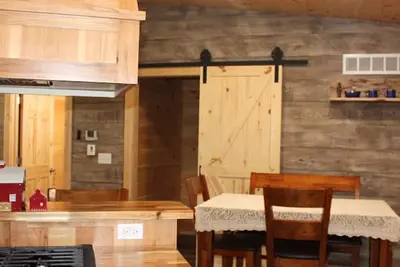 Image de New Cabin Just Waiting For Your Next Adventure