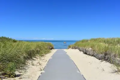 Image de Four bedroom home within walking distance to Bayside Brewster beaches!