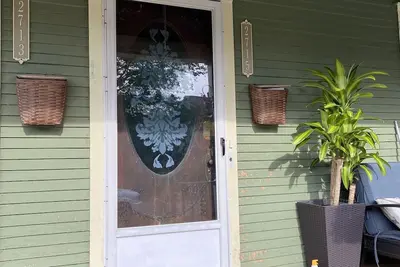 Image de Sweet Retreat in the heart of Uptown close to the lakes.