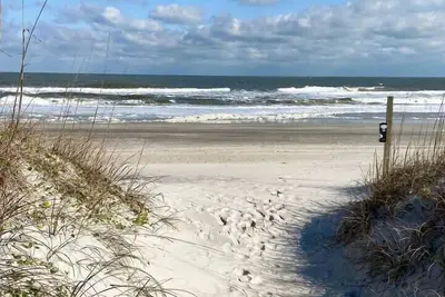 Image de Little Green Cottage at Cb - 2 Blocks From Beach
