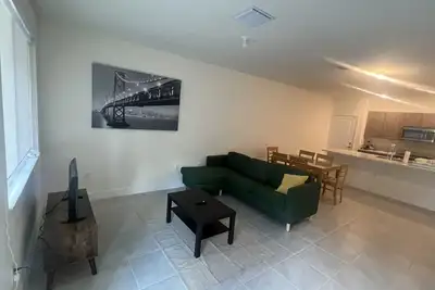 Image de Spectacular townhouse near airport