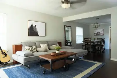 Image de Modern Comfort Meets Texas Charm – Newly Updated Interior Retreat!