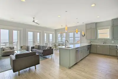 Image de Beaux Soleil - Stunning & Modern Beachfront Luxury Home!