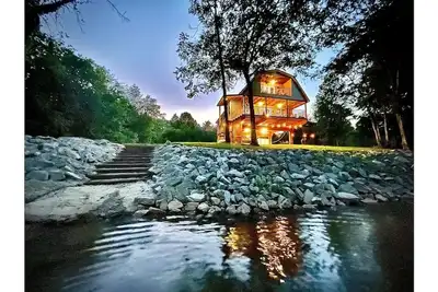 Image de Luxury Waterfront Treehouse Cabin on Factory Creek
