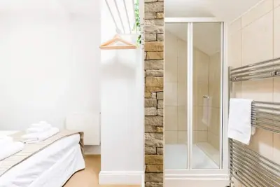 Image de Malvern Wells Apartment with Lovely Balcony Views