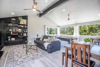 Image de Spacious 5-Bedroom Home Near Mountains in Salt Lake City