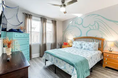 Image de Fun Home w/ Fenced Yard Minutes to Beach! 5 Br + Dogs Ok!