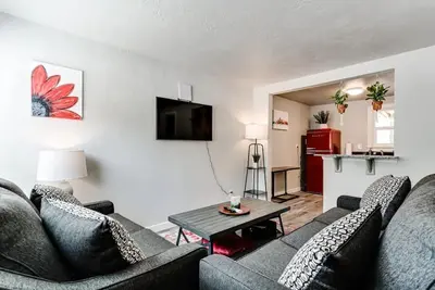 Image de Remodeled 2 bdrm duplex near the U of O